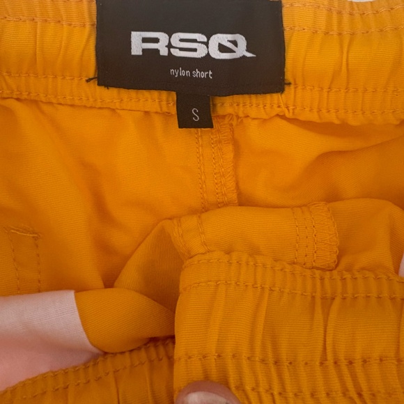 RSQ Mens Small Gold Nylon Short NWT - Picture 4 of 4